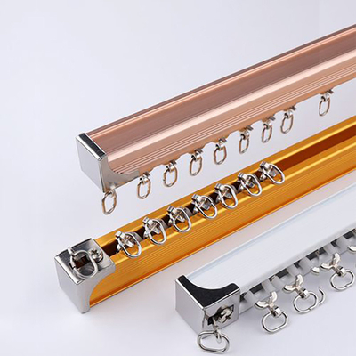 Basis gemotoriseerde gordijnsporen met 3,5 × 5 × 5,5 × 5 cm grootte en aluminium legeringsmateriaal