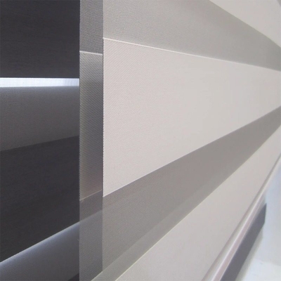 Geautomatiseerde brede zonnebescherming Smart Bracket Zebra blinds Stof Moderne stijl en aanpasbaar