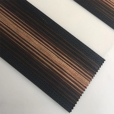 Subtiele en elegante vensterverbetering met grijs gestreepte zebra blinde stof