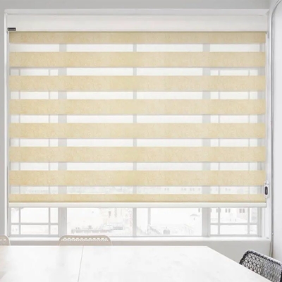 Inrichting met gemotoriseerde horizontale structuur Polyester zebra rolluiken voor eindvensters