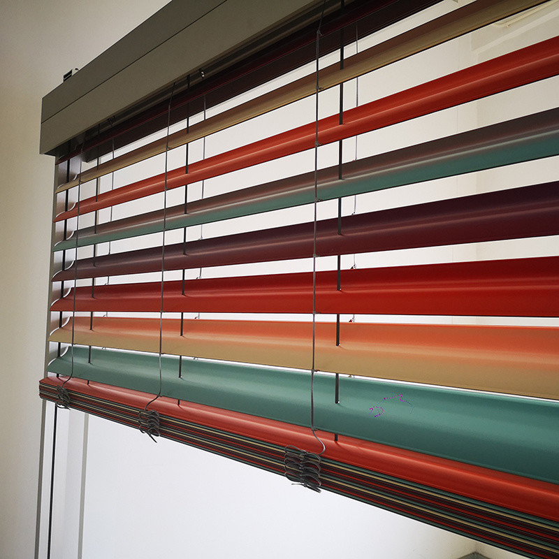 Handmatig open type geavanceerde aanpassing aluminium spoelen blinds voor een verfijnde look